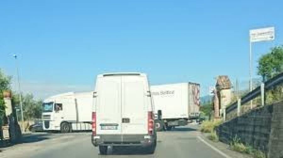 Pontenuovo il traffico dei mezzi pesanti in via Sestini
