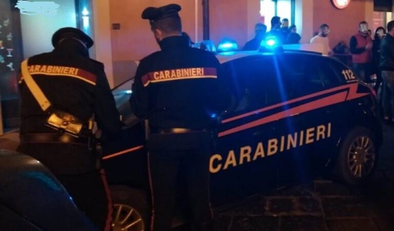 Prato, rompe il naso alla compagna e picchia un anziano