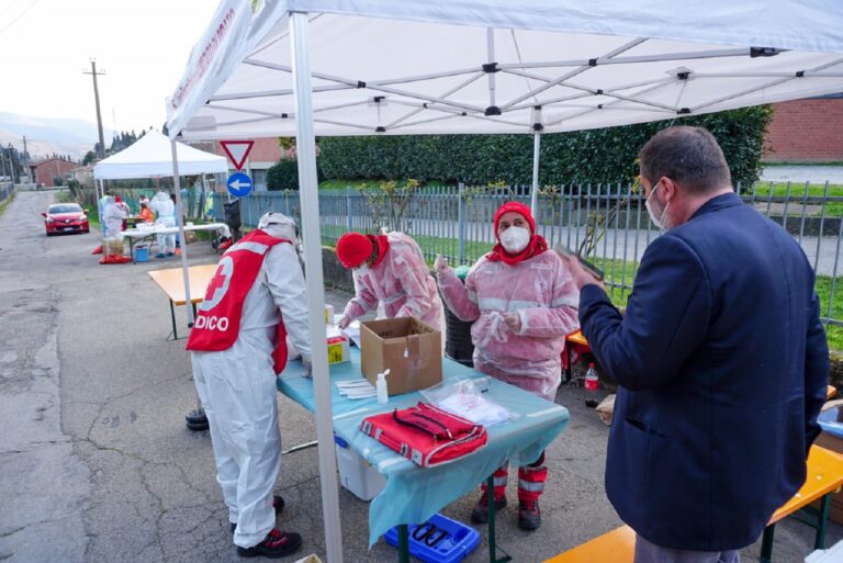 Covid, si piega la curva del contagio, ma c’è ancora un morto