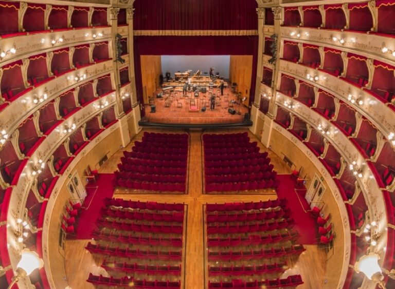 Capienza cinema, stadi, teatri e riapertura discoteche: cosa cambia