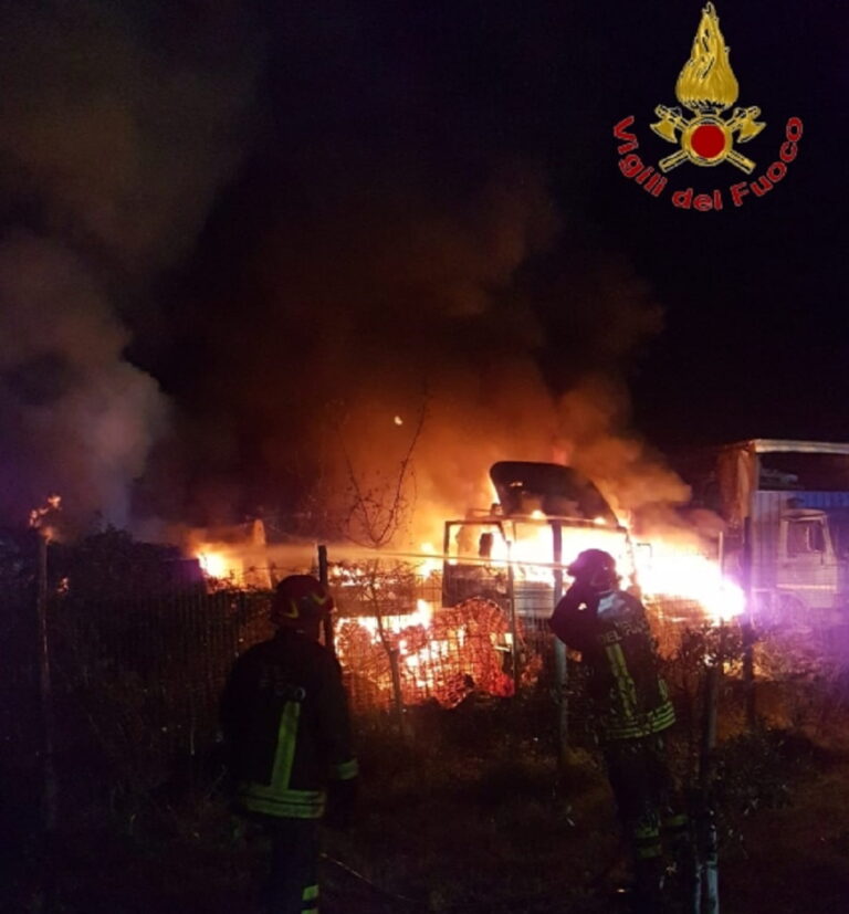 35enne muore nell’incendio della sua auto