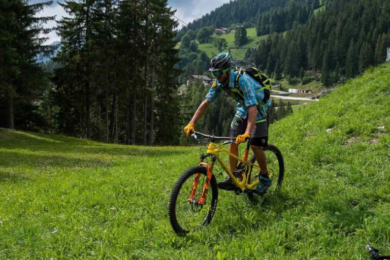 Turismo, estate 2026: crescono soprattutto montagna, collina e costa