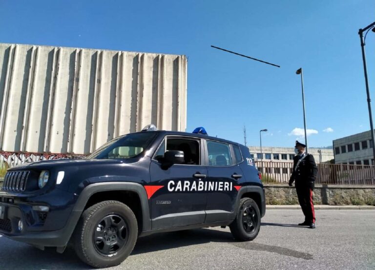 Pescia. Arrestata ladra seriale: rubava su auto ferme ai fontanelli