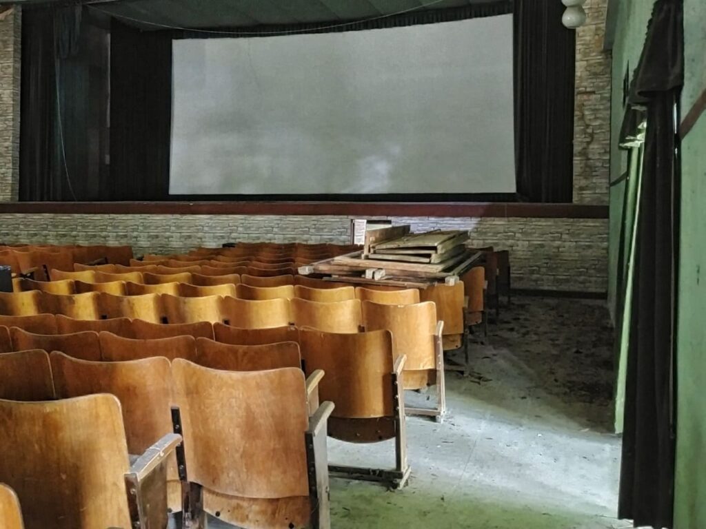 Spazio della Bugia - L'interno del cinema Italia