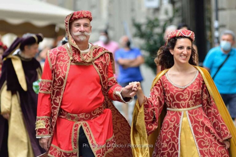  Sabato la sfilata di apertura dei festeggiamenti jacopei