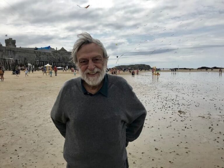 Quarrata, il palazzo del Comune intitolato a Gino Strada e a Teresa Sarti