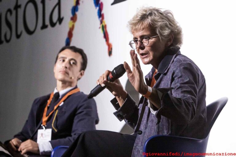Elena Cattaneo ai Dialoghi: le domande della scienza e la politica