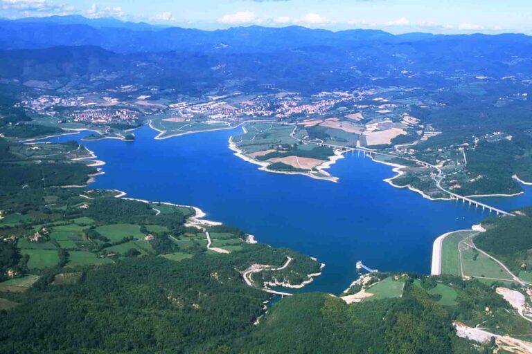 31enne trovata morta nel lago di Bilancino
