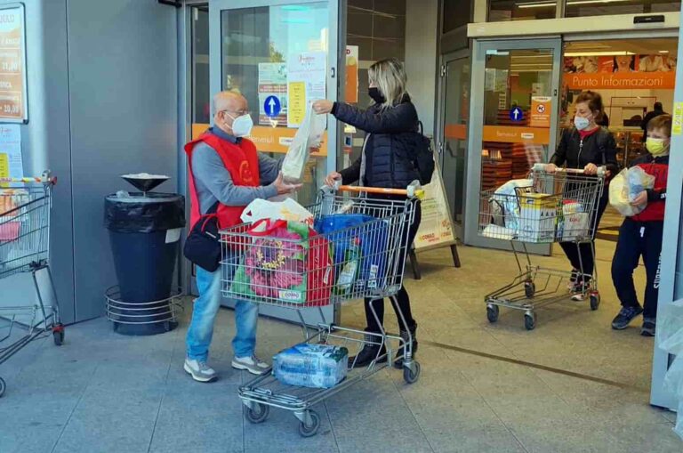Quarrata, la raccolta di assorbenti per l’Emporio Sociale
