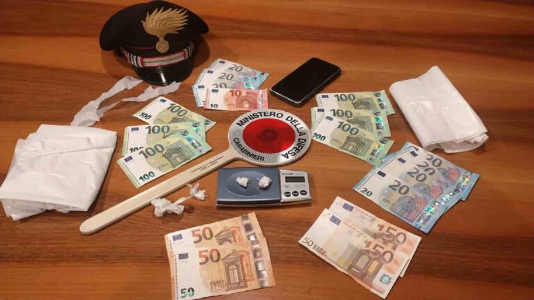 Pescia, spacciava cocaina nella sua auto: arrestato 34enne
