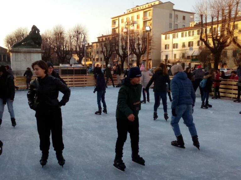 Natale 2026: pista di pattinaggio in piazza San Francesco, pubblicato il bando
