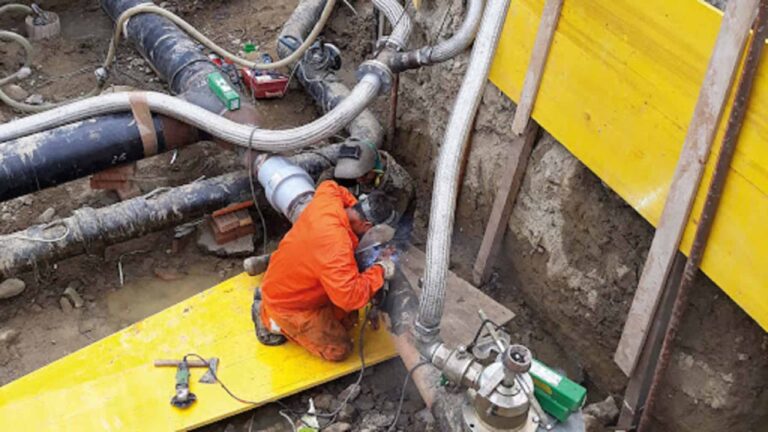 Chiesina Uzzanese, lavori di scavo per la rete di distribuzione del gas