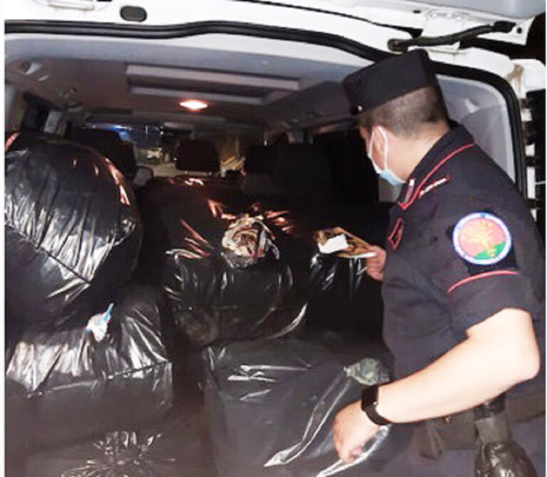 Traffico e gestione illecita di rifiuti tessili, chiuse le indagini: coinvolte 11 persone e tre società