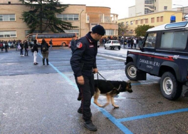 Prato, controlli antidroga nelle scuole
