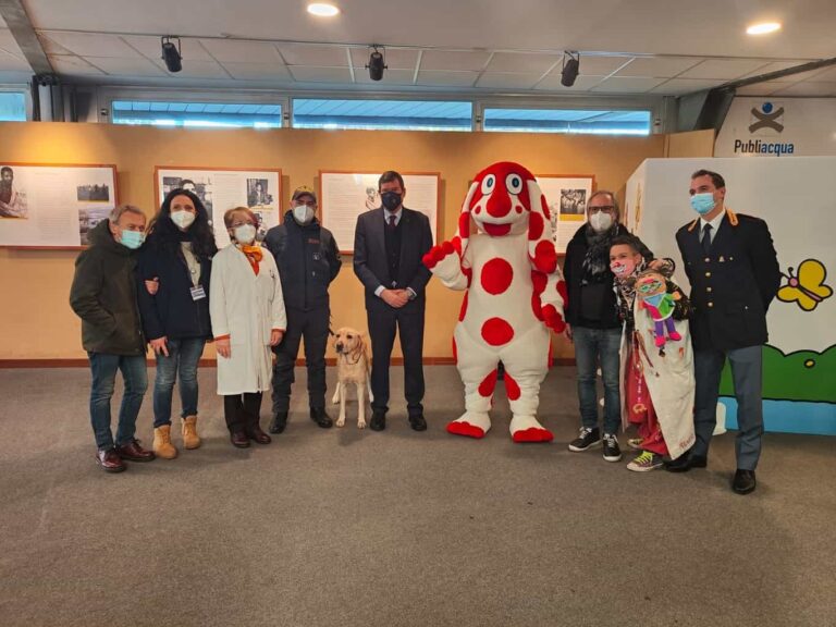 Firenze. Pimpa e cani poliziotto: il saluto per i piccoli vaccinati