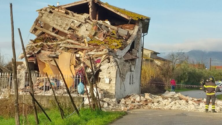Fuga di gas, crolla porzione di colonica a Pieve a Nievole