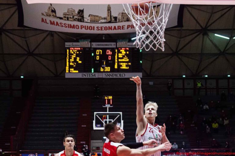 Pistoia Basket, Riismaa esce dal contratto