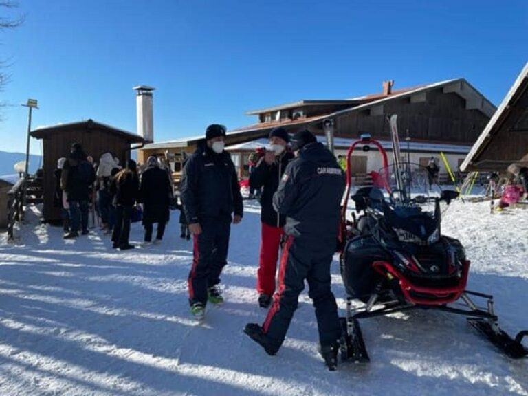 Abetone: controlli antidroga sulle piste da sci, 7giovani trovati con marijuana e hashish