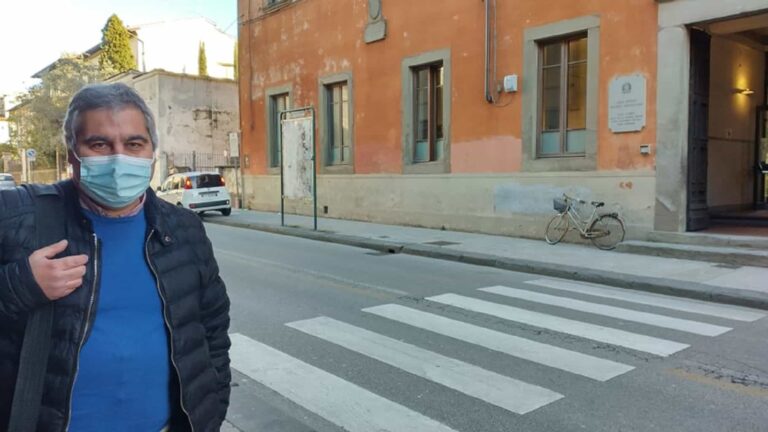 Professore non vaccinato sospeso dal Forteguerri: “Dalla scuola nessuna notifica”