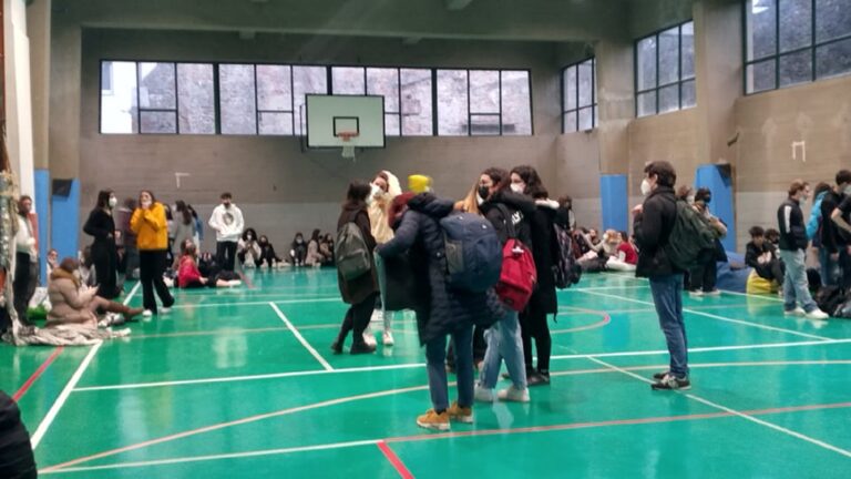 Pistoia, gli studenti occupano il liceo Petrocchi: tra le motivazioni anche il comportamento di un professore