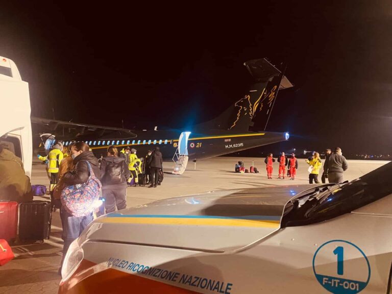 Ucraina, cinque bambini ricoverati in Toscana grazie ad un volo CROSS