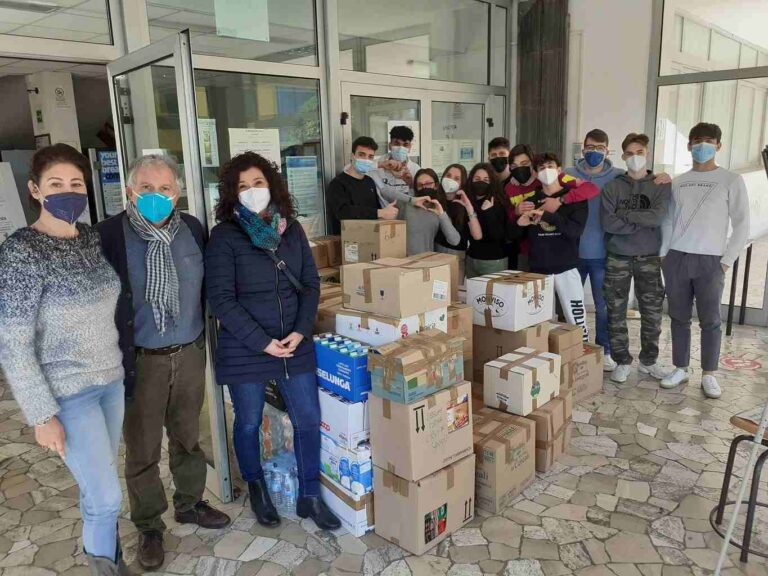 Solidarietà senza confini: dal Liceo “Savoia” una raccolta alimentare per l’Ucraina