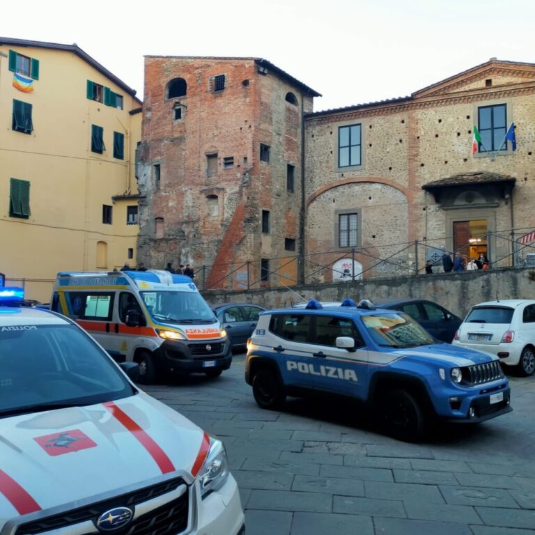Pistoia, una quarantina di studenti occupano il Petrocchi: cinque al pronto soccorso, 3 professori e 2 alunni