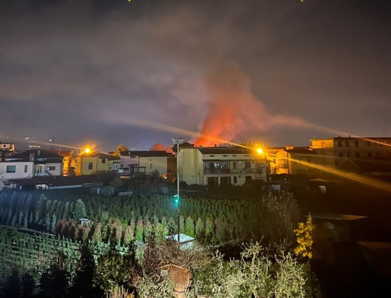 Pistoia, a fuoco rimessa al vivaio Soldi: l’esplosione causata da una bombola