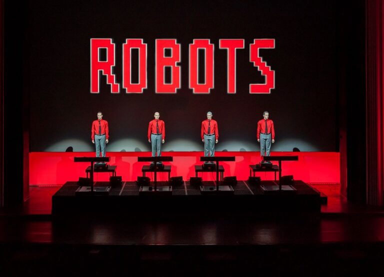 Kraftwerk, la leggendaria band tedesca in concerto a Firenze con un live 3D