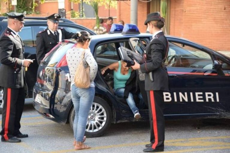 Arrestata durante un tentativo di furto, con lei una ragazzina di 11 anni