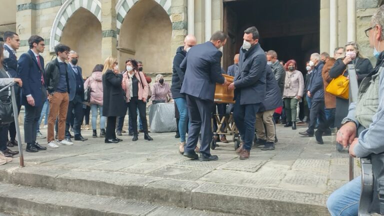 Pistoia, in centinaia per l’addio all’avvocato Leonardo Meucci
