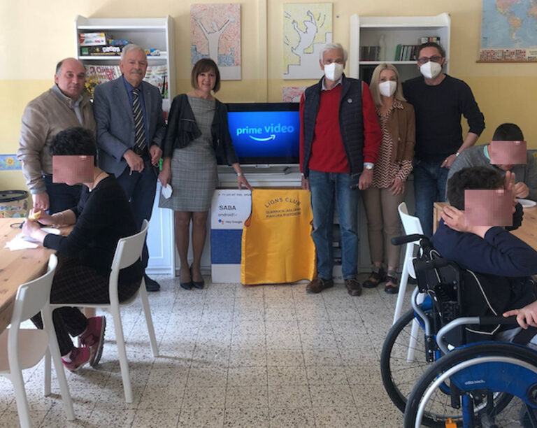 Quarrata, un televisore per il Centro Panta Rei: la donazione dei Lions