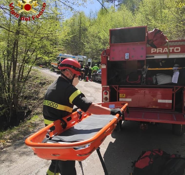 Giovane Ciclista Urtato Da Un auto Finisce In Una Scarpata A 