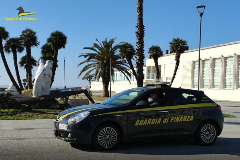 Pietrasanta, giocate irregolari: sequestrati 3 dispositivi. Nei guai il titolare del locale