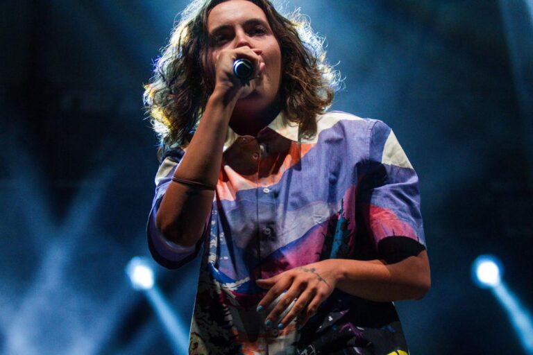 Madame in concerto a Firenze: un fiume in piena di immagini e parole