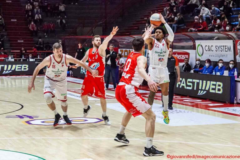 Estra Pistoia Basket firma Jazz Johnson