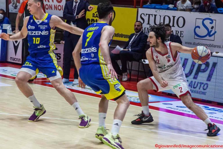 Pistoia Basket, capitan Della Rosa firma un biennale