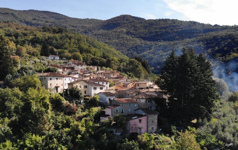 Due fotografi a Castagno di Piteccio