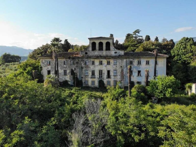 Nuovo crollo alle Ville Sbertoli: un grido d’allarme e un appello per salvarle