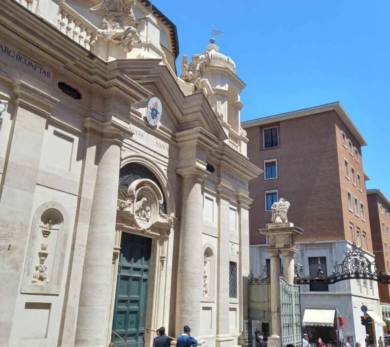Il corto “Stabat Mater” e il libro “Senza pregiudizio” arrivano in Vaticano