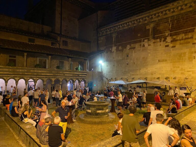 Prato, oltre 400 persone per la manifestazione  “Da Chiostro a Chiostro”