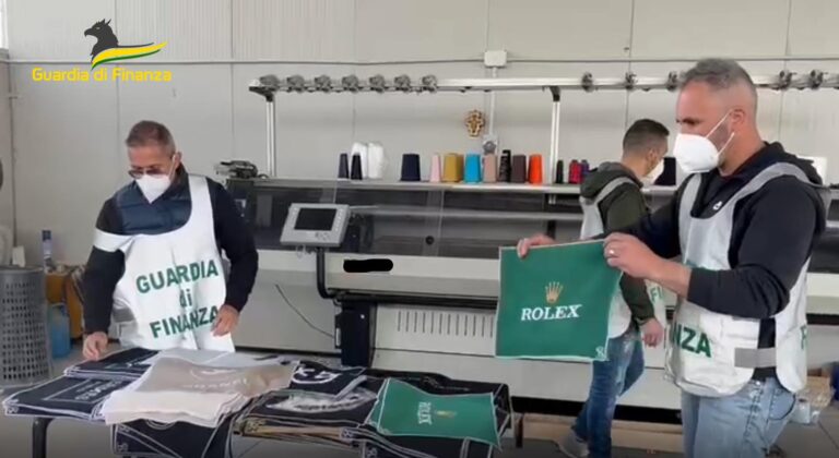 Forte dei Marmi e Viareggio: boom di marchi contraffatti, sequestri per 1 milione