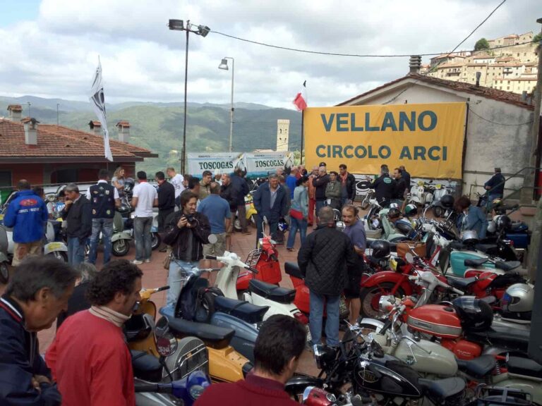 Raduno moto, auto, sidecar e scooter d’epoca a Vellano