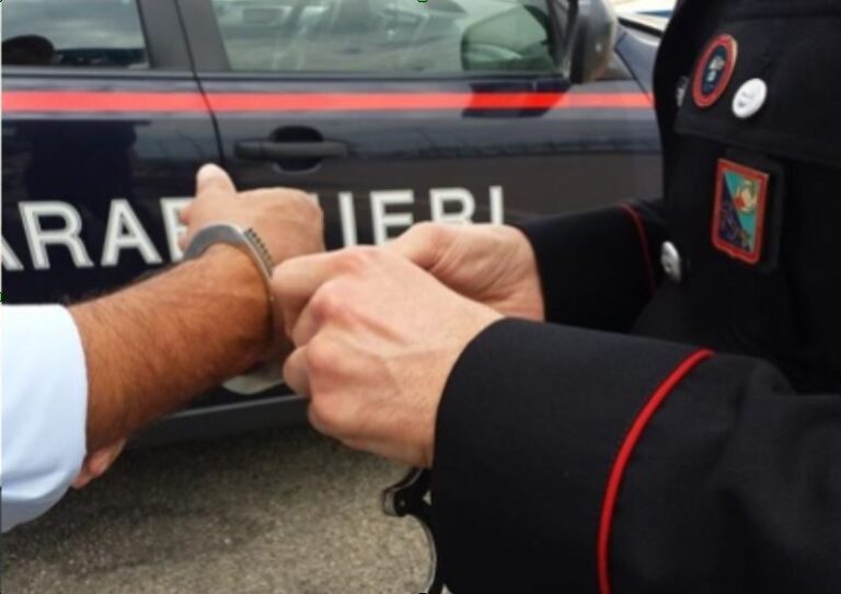 Truffe ad anziani, arrestato finto carabiniere col bottino a Livorno