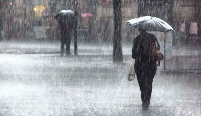 Temporali, vento e mareggiate: codice giallo in Toscana
