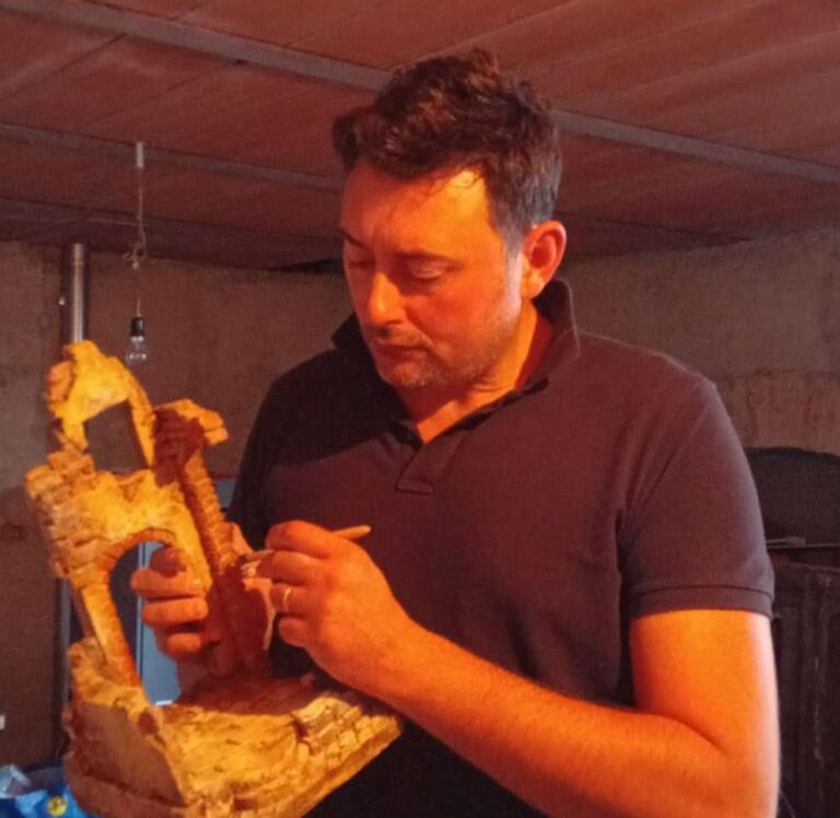 Una tradizione secolare e viva: Giuseppe Landi e l’arte del presepe