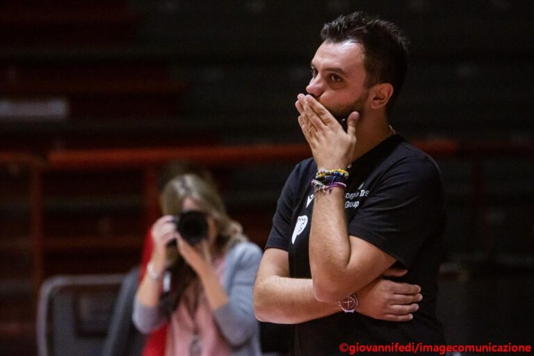 Al PalaCarrara c’è il Carpegna. Coach Brienza: “La pressione c’è ma noi siamo carichi e pronti”