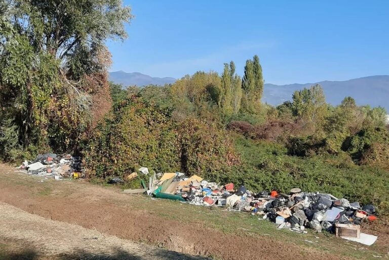 Pistoia, Guardia ambientale: “Molte zone colpite da abbandoni di rifiuti”