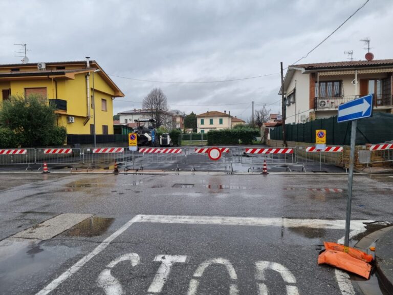 “Chiesina Uzzanese e il caos del parcheggio alle scuole di via Dante Alighieri”