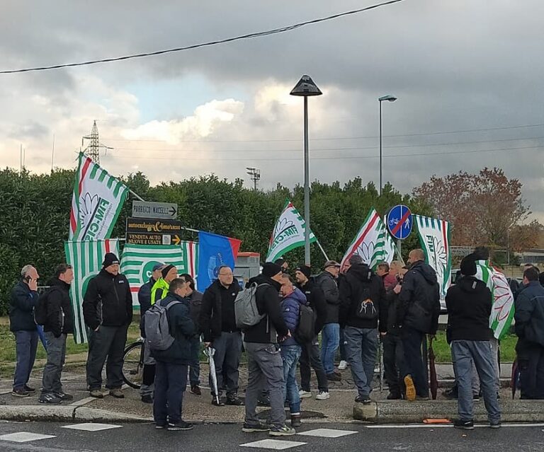Fim e Uilm in sciopero coi lavoratori Rustici: ”estromessi dalla trattativa”